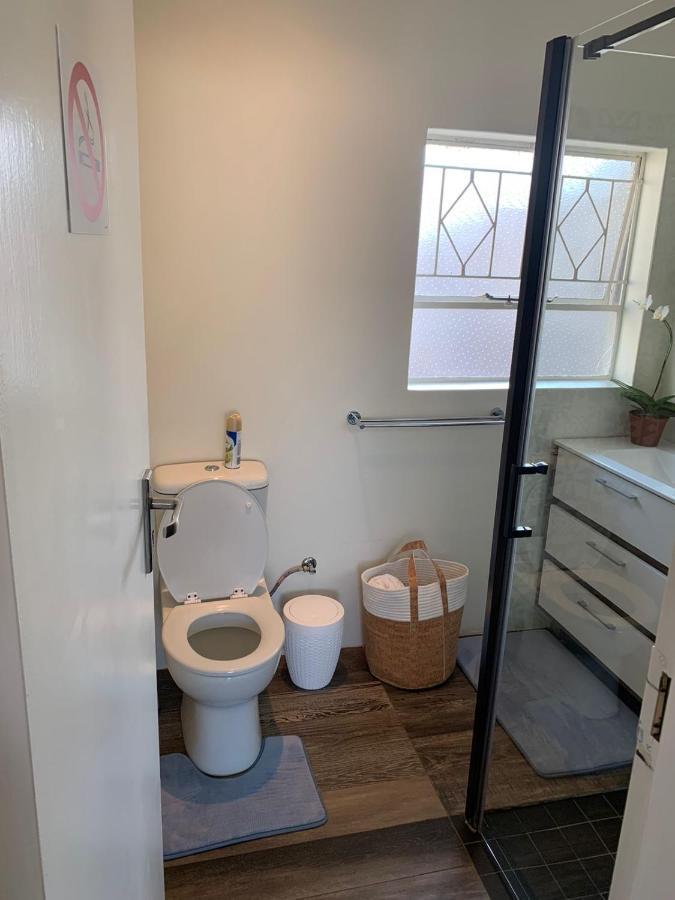 28 At Van Den Bos International Guesthouse Edenvale Bagian luar foto