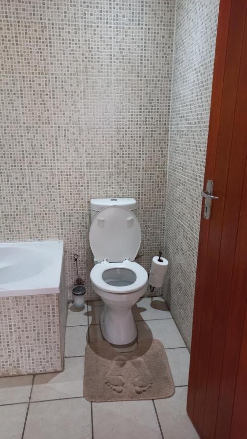 28 At Van Den Bos International Guesthouse Edenvale Bagian luar foto