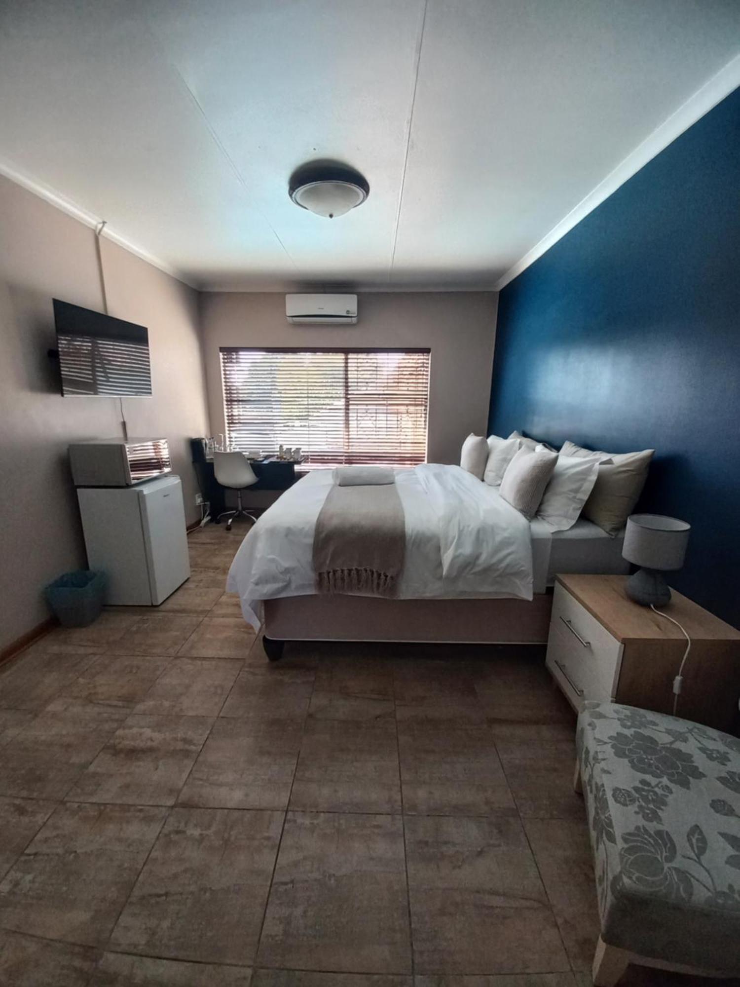 28 At Van Den Bos International Guesthouse Edenvale Bagian luar foto