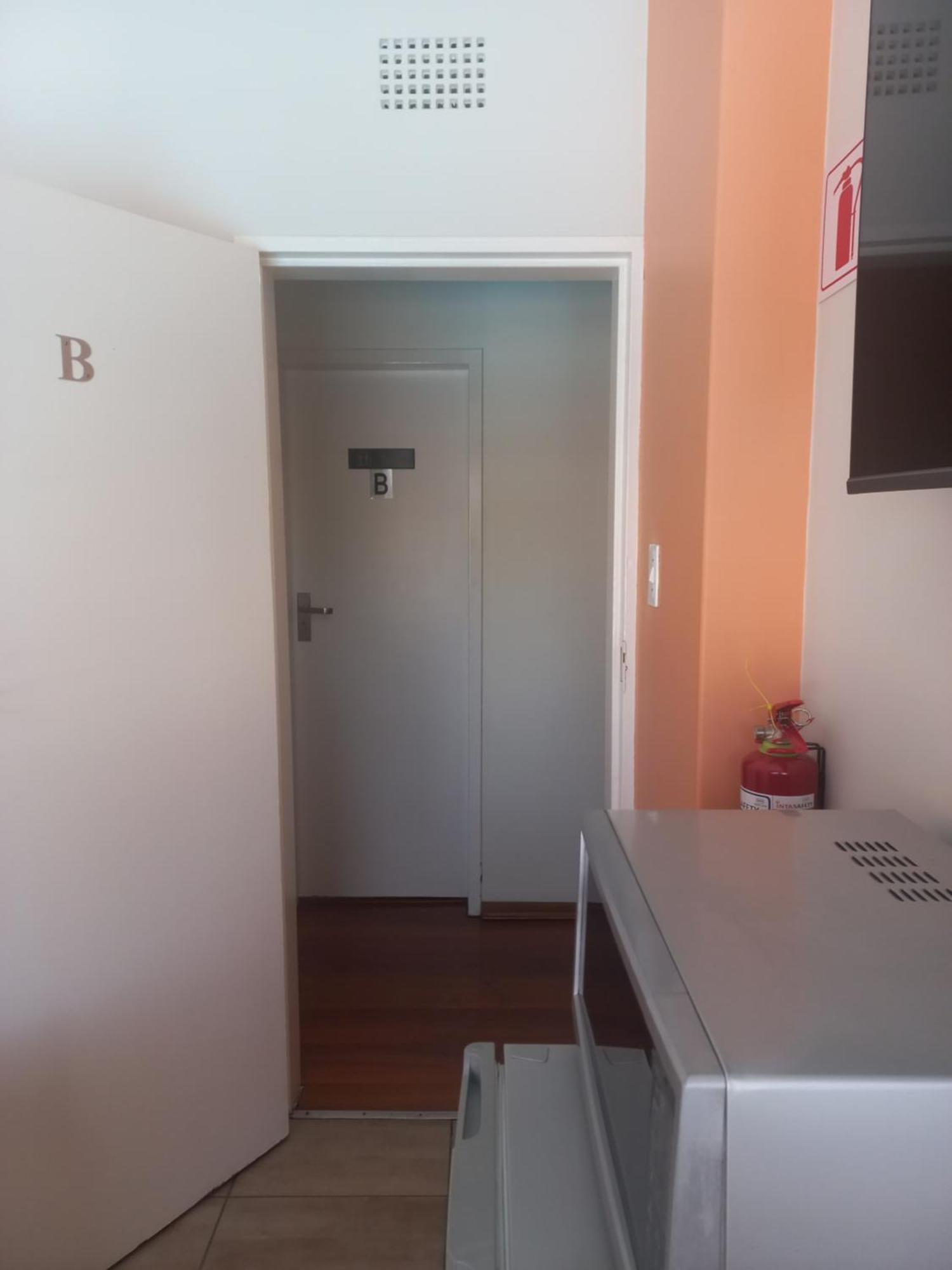 28 At Van Den Bos International Guesthouse Edenvale Bagian luar foto